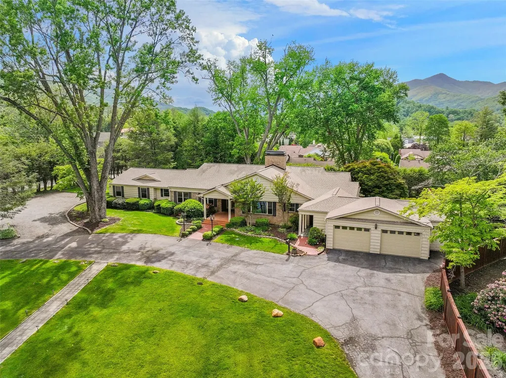 142 Country Club Drive Waynesville NC 28786