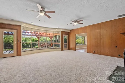 142 Country Club Drive Waynesville NC 28786