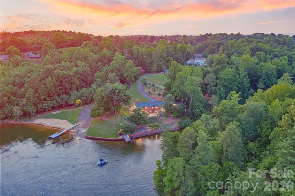 6296 Southlake Drive Hickory NC 28601