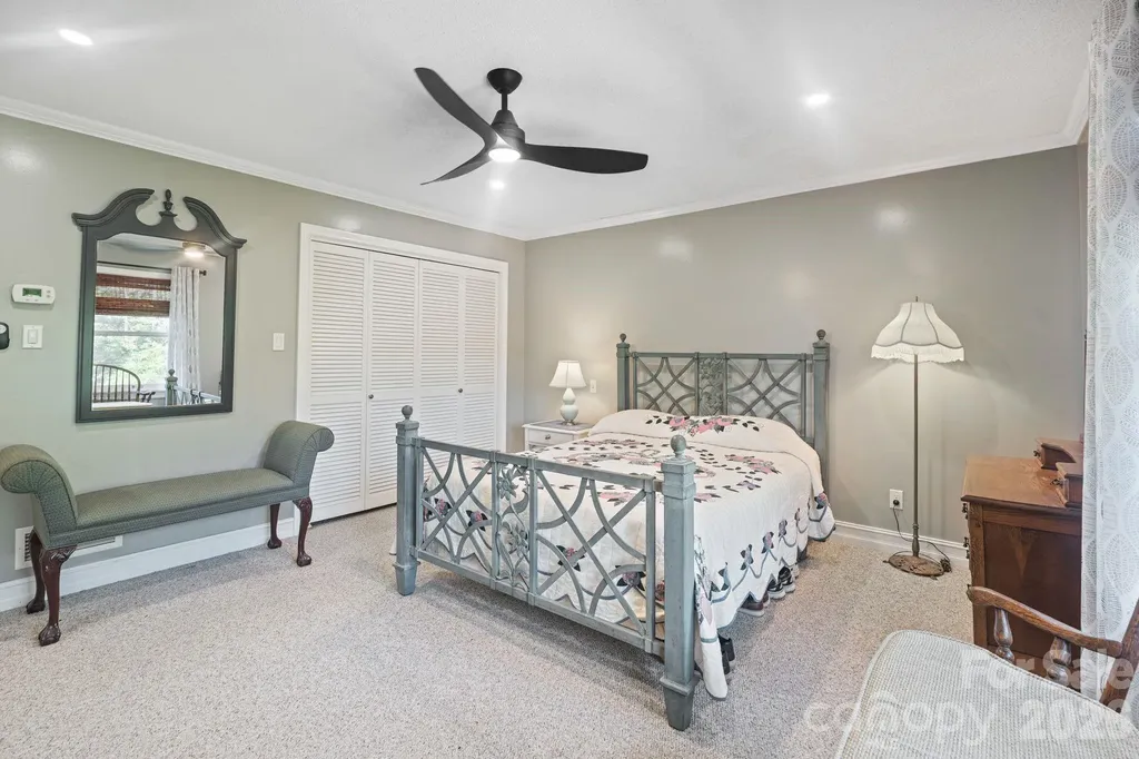 6296 Southlake Drive Hickory NC 28601