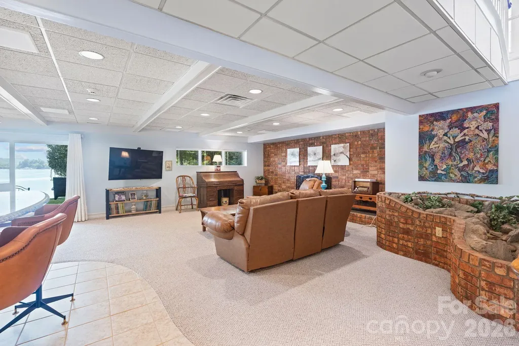 6296 Southlake Drive Hickory NC 28601