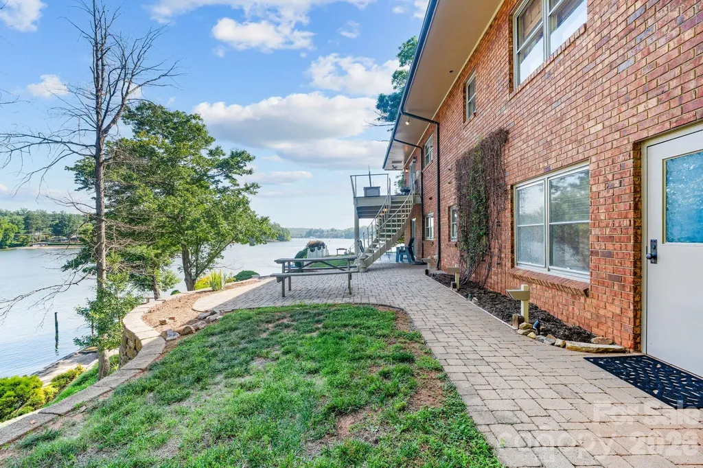 6296 Southlake Drive Hickory NC 28601