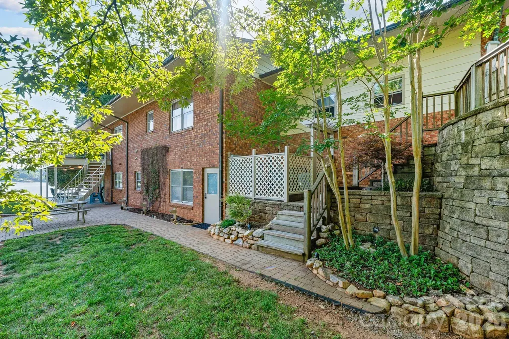 6296 Southlake Drive Hickory NC 28601