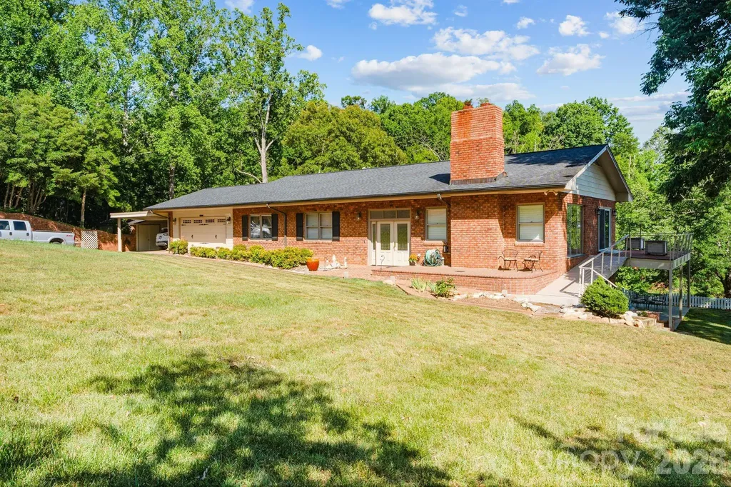 6296 Southlake Drive Hickory NC 28601