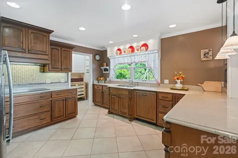 6296 Southlake Drive Hickory NC 28601