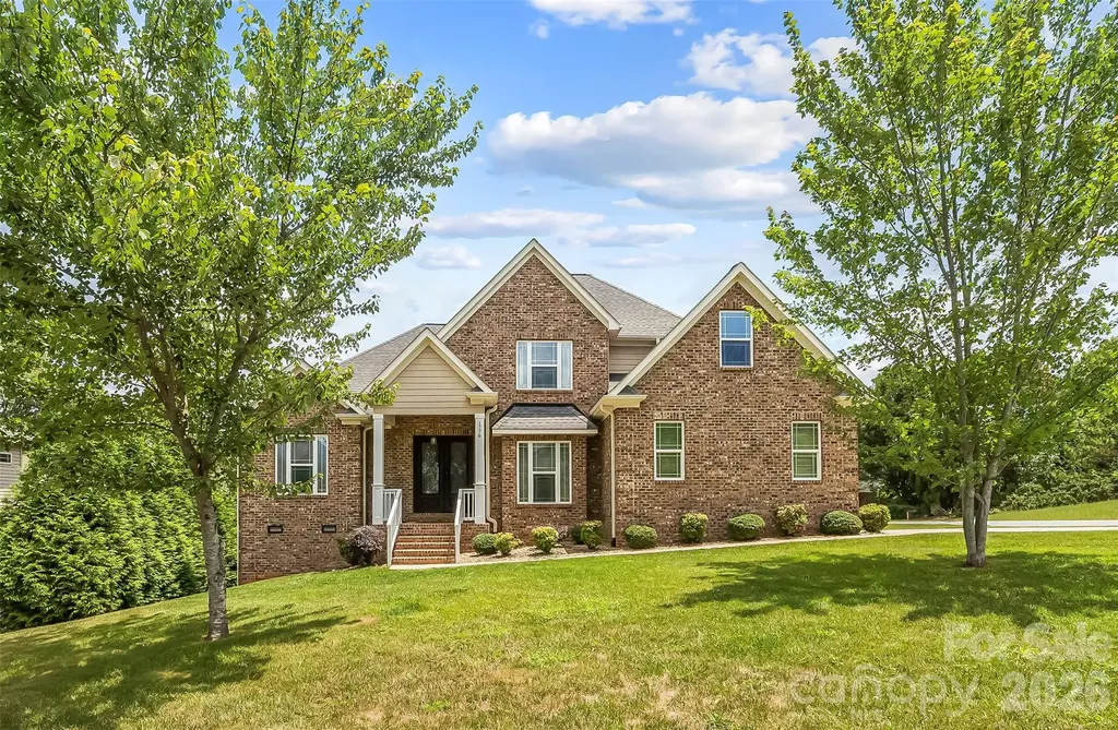 1776 White Water Court Hickory NC 28602