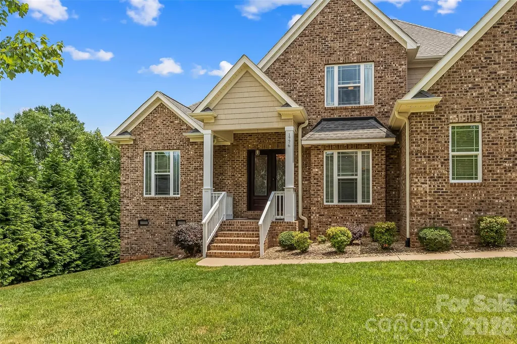 1776 White Water Court Hickory NC 28602