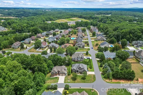 1776 White Water Court Hickory NC 28602