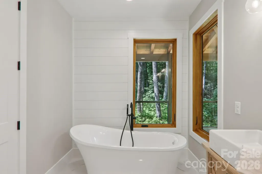 365 Cherokee Circle Lake Toxaway NC 28747