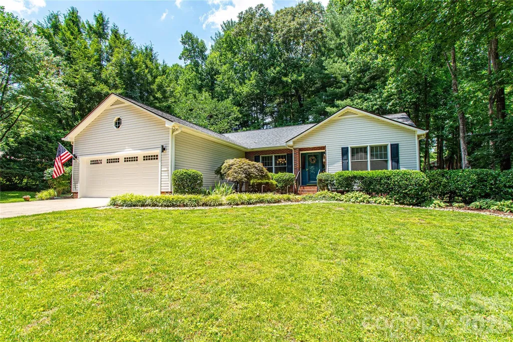 1705 Hummingbird Lane Hendersonville NC 28792