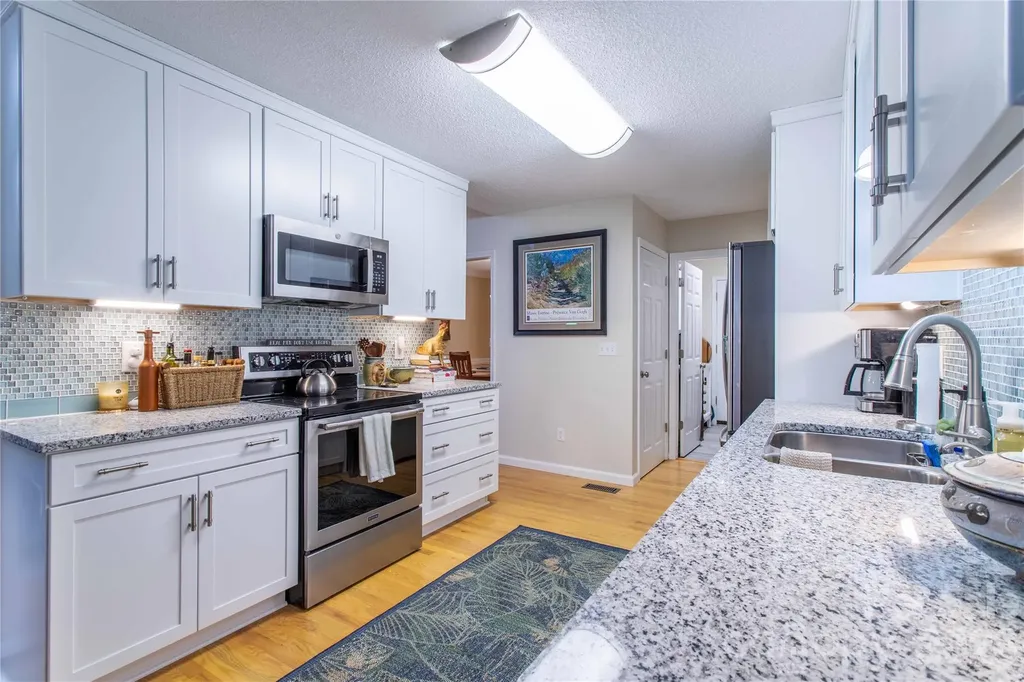 1705 Hummingbird Lane Hendersonville NC 28792
