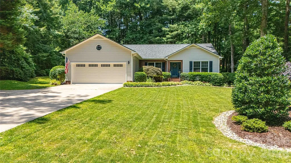 1705 Hummingbird Lane Hendersonville NC 28792