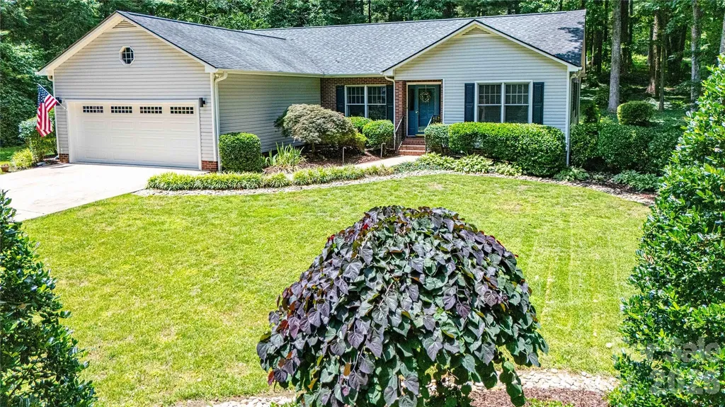 1705 Hummingbird Lane Hendersonville NC 28792