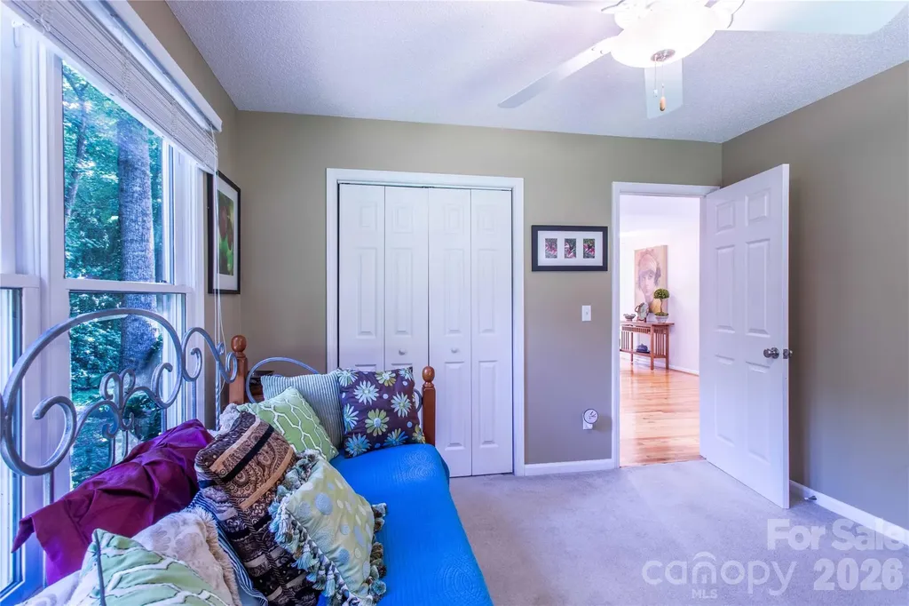 1705 Hummingbird Lane Hendersonville NC 28792