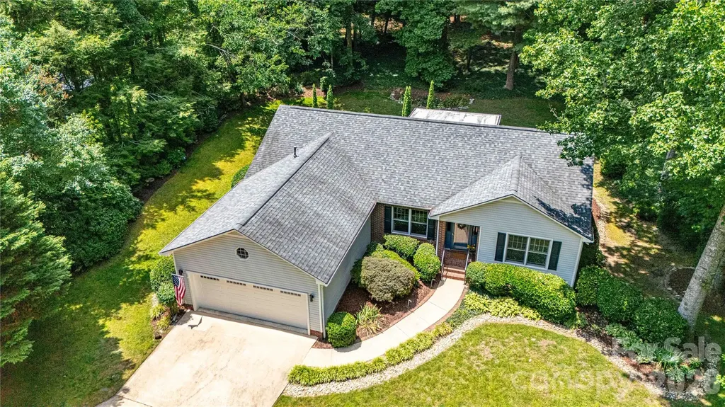 1705 Hummingbird Lane Hendersonville NC 28792
