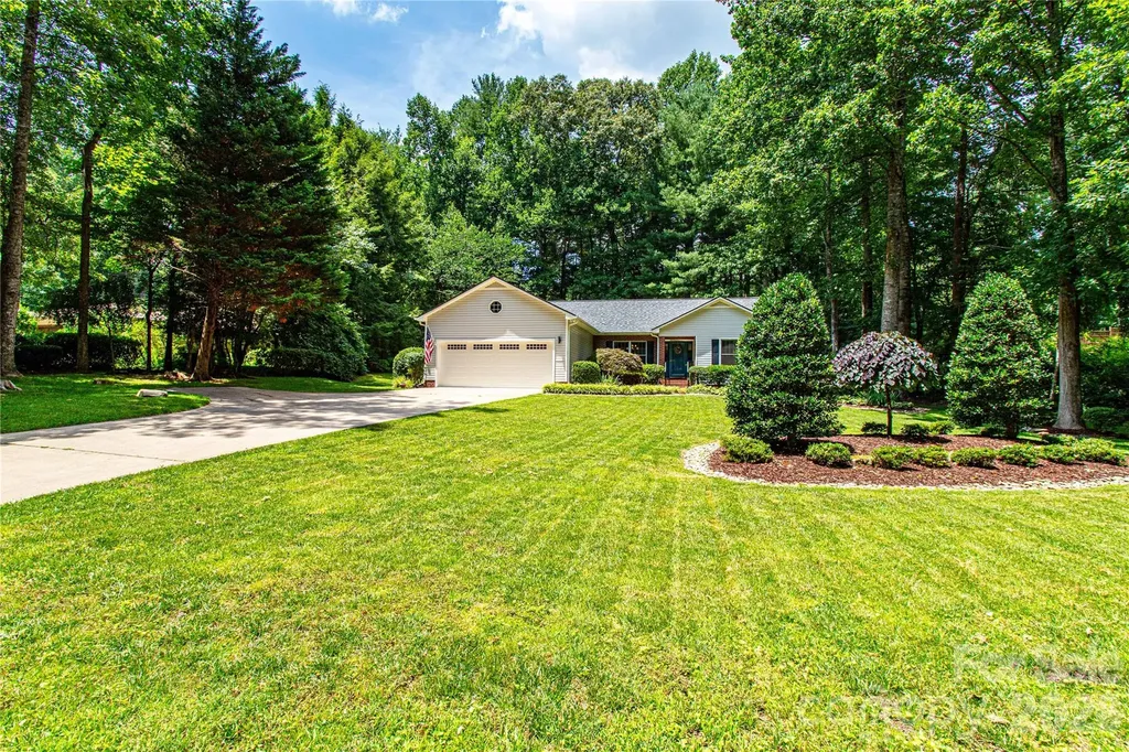 1705 Hummingbird Lane Hendersonville NC 28792