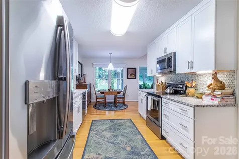 1705 Hummingbird Lane Hendersonville NC 28792