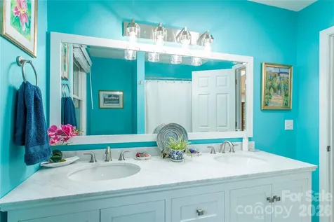 1705 Hummingbird Lane Hendersonville NC 28792