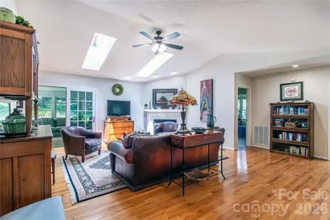 1705 Hummingbird Lane Hendersonville NC 28792