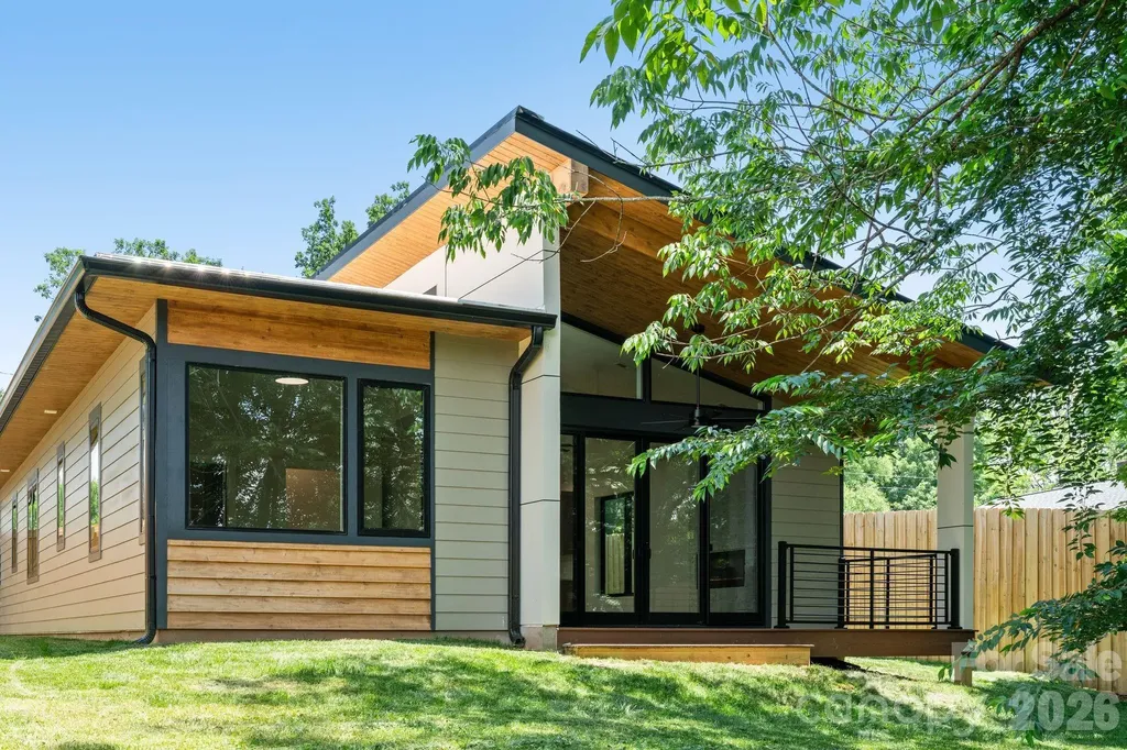 6 Sandhurst Drive Asheville NC 28806