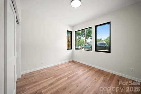 6 Sandhurst Drive Asheville NC 28806