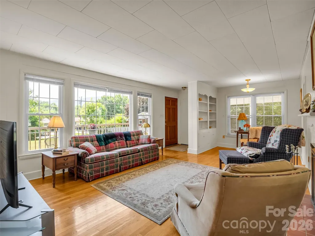 215 Varden Place Swannanoa NC 28778