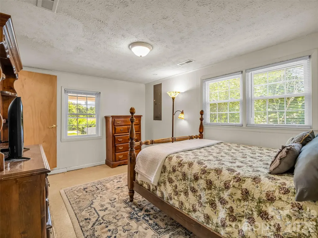 215 Varden Place Swannanoa NC 28778