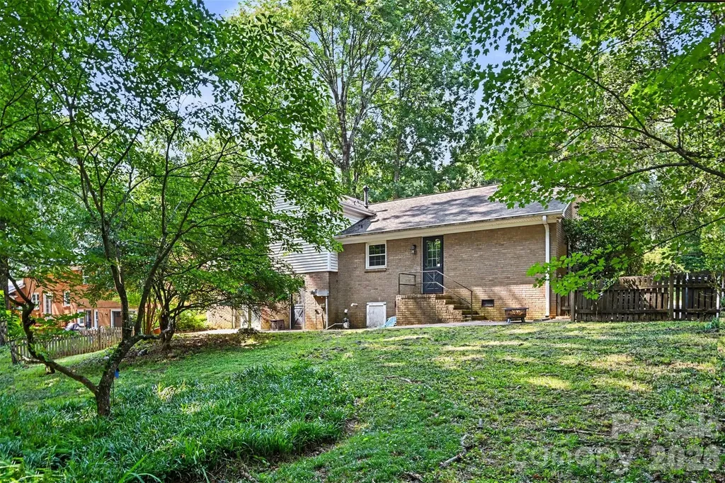 6207 Honegger Drive Charlotte NC 28211