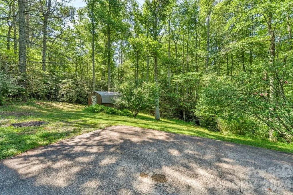 1199 Deer Park Lake Road Spruce Pine NC 28777