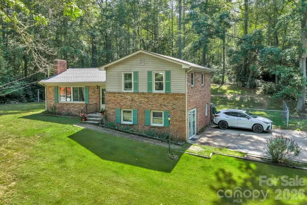 1199 Deer Park Lake Road Spruce Pine NC 28777
