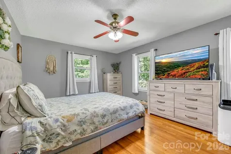 1199 Deer Park Lake Road Spruce Pine NC 28777