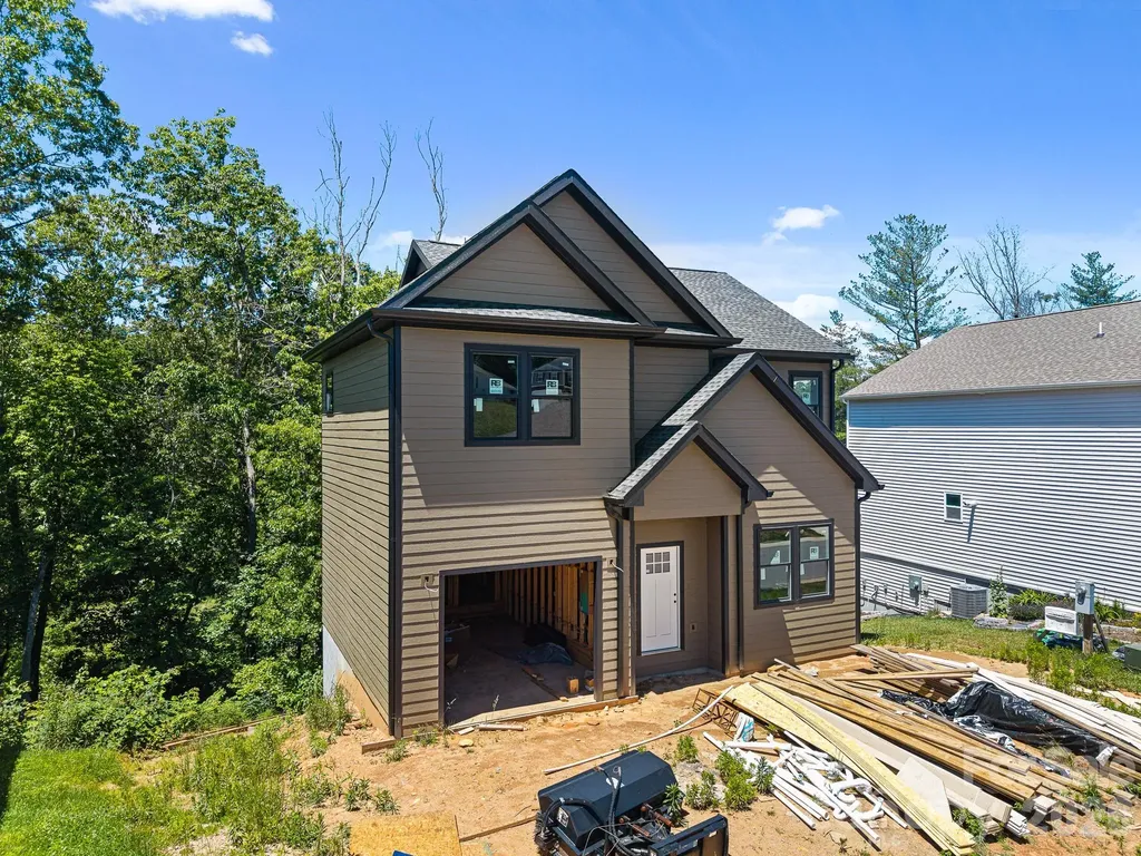 914 Newport Court Asheville NC 28806