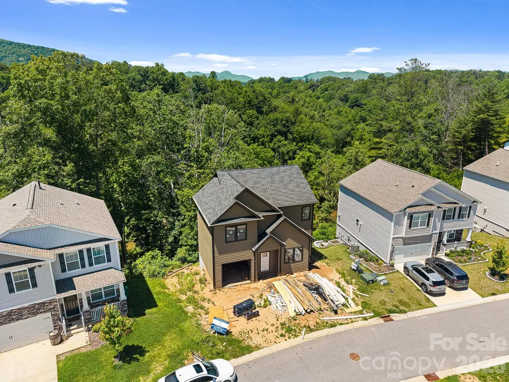 914 Newport Court Asheville NC 28806