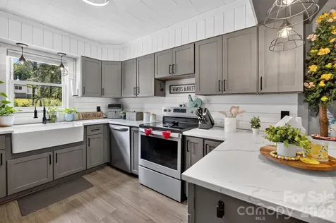 418 Powell Circle NE Lenoir NC 28645