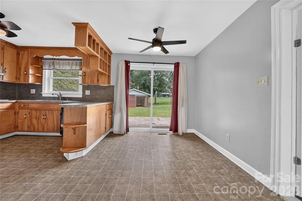 1717 Emmanuel Church Road Conover NC 28613