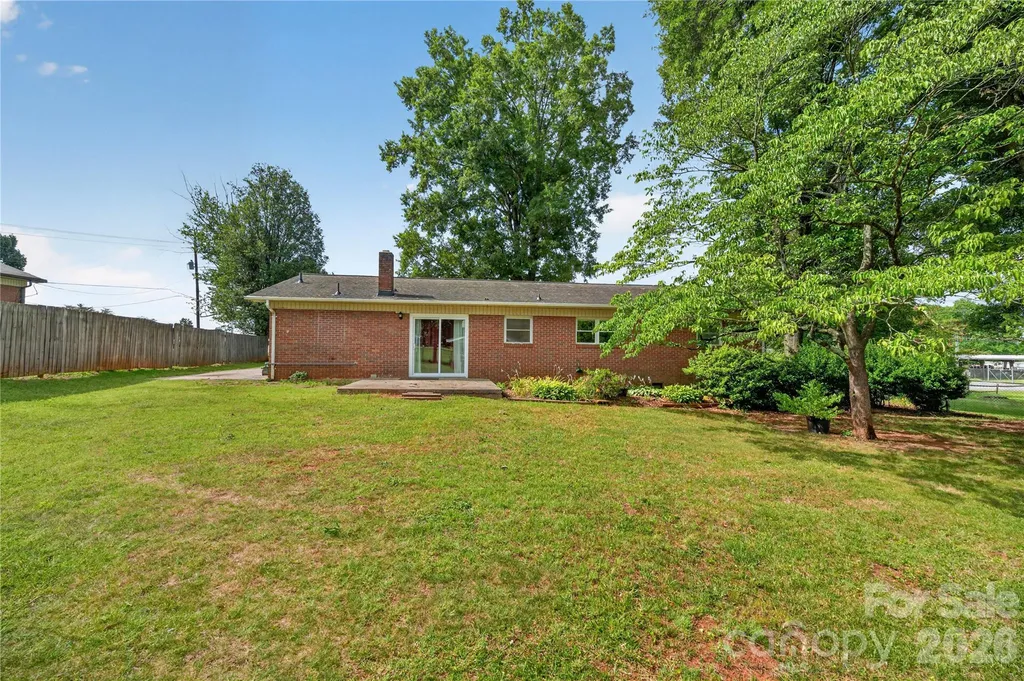 1717 Emmanuel Church Road Conover NC 28613
