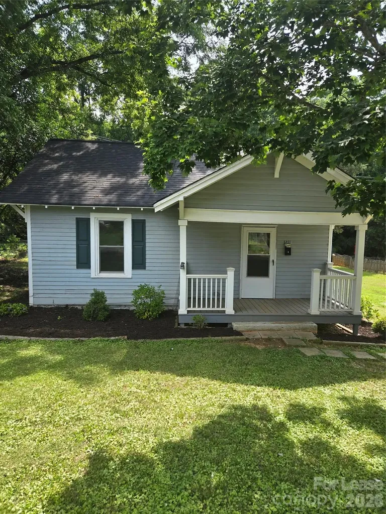 1211 N Main Street Lowell NC 28098