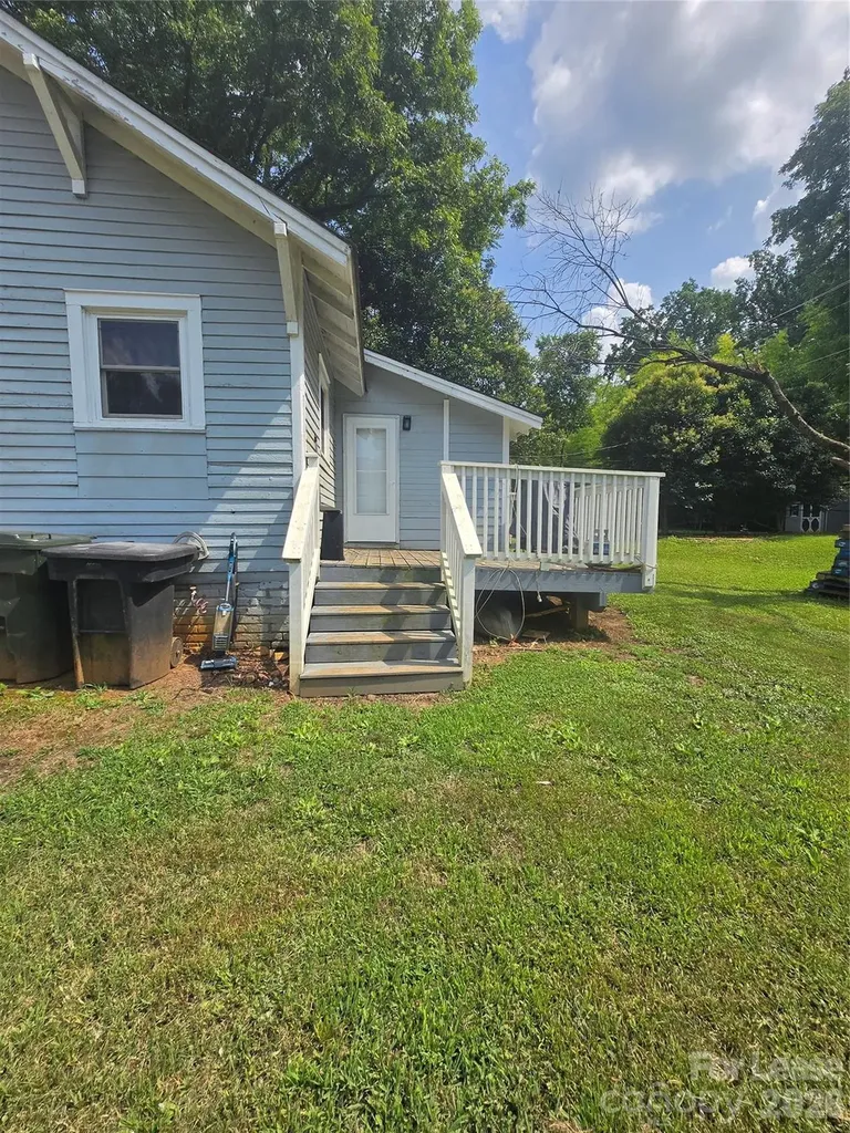 1211 N Main Street Lowell NC 28098