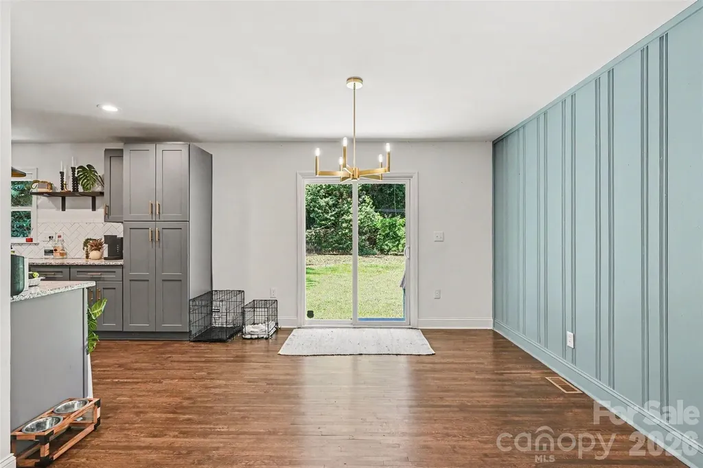 1027 Dresden Drive W Charlotte NC 28205