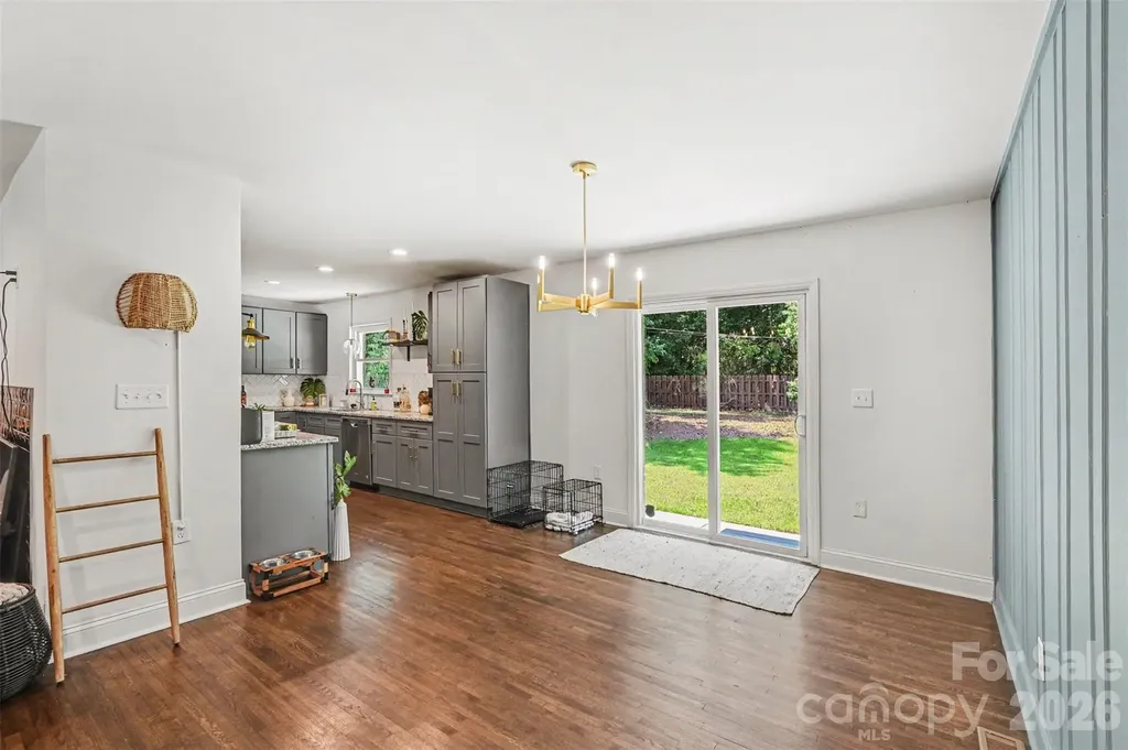 1027 Dresden Drive W Charlotte NC 28205