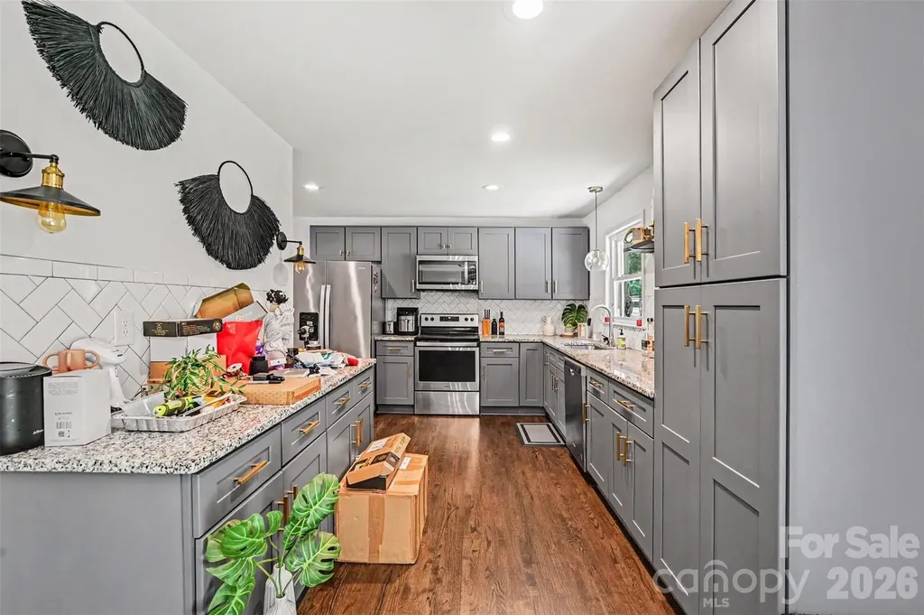 1027 Dresden Drive W Charlotte NC 28205
