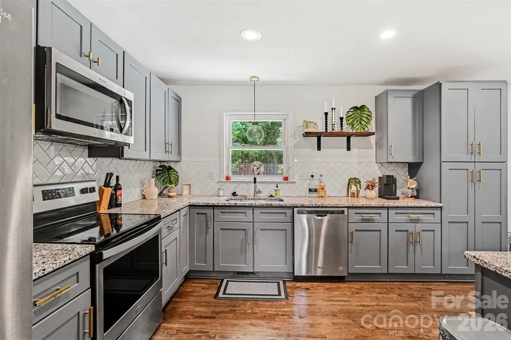 1027 Dresden Drive W Charlotte NC 28205