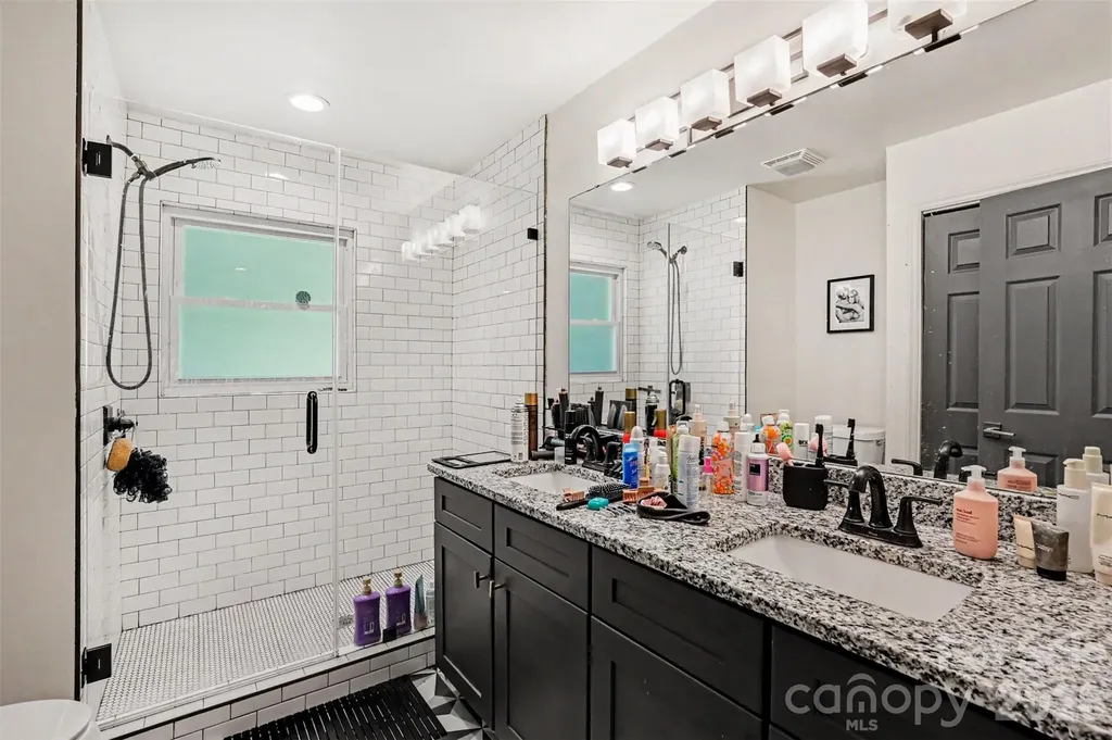 1027 Dresden Drive W Charlotte NC 28205