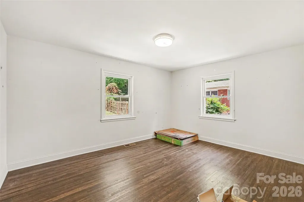 1027 Dresden Drive W Charlotte NC 28205