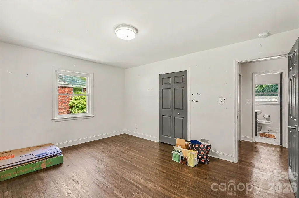 1027 Dresden Drive W Charlotte NC 28205