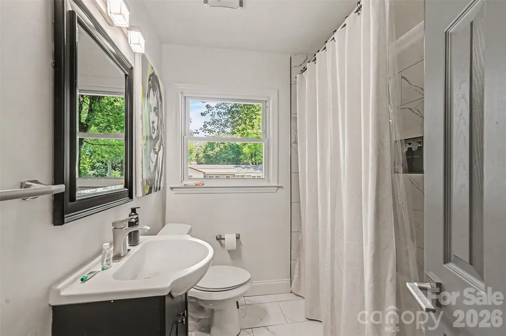 1027 Dresden Drive W Charlotte NC 28205