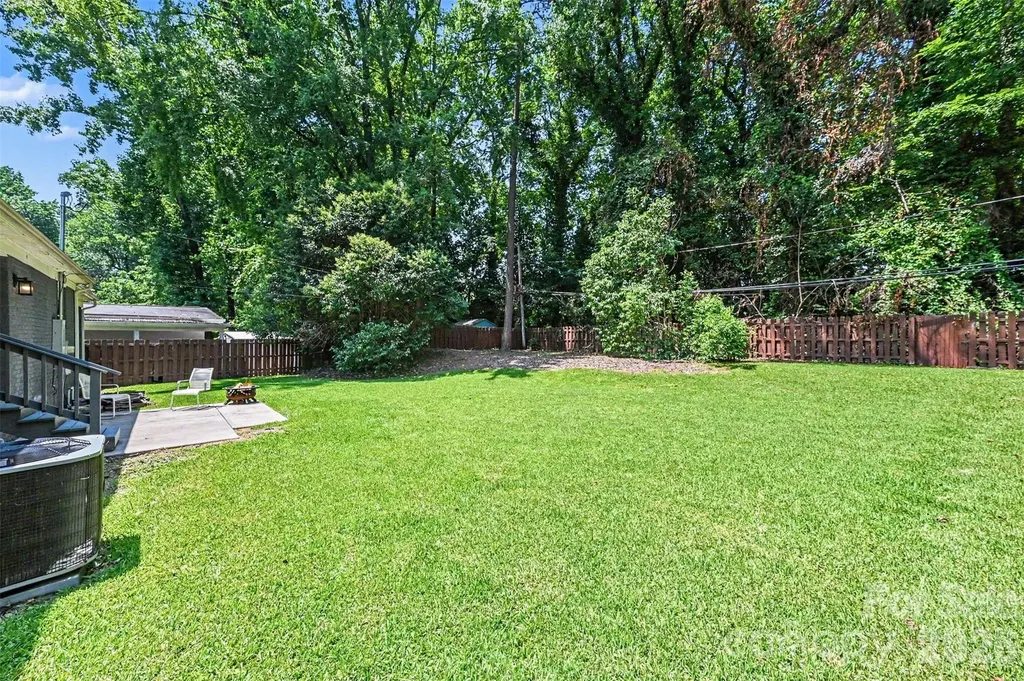 1027 Dresden Drive W Charlotte NC 28205