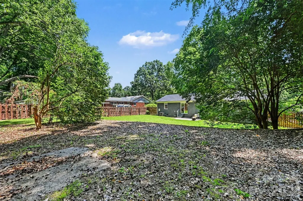1027 Dresden Drive W Charlotte NC 28205