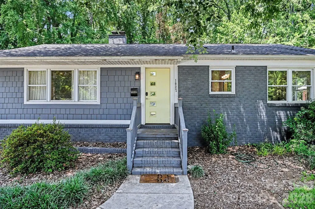 1027 Dresden Drive W Charlotte NC 28205