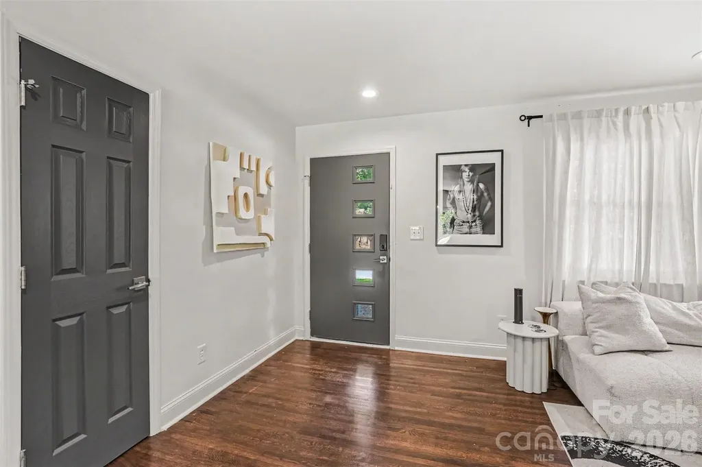 1027 Dresden Drive W Charlotte NC 28205